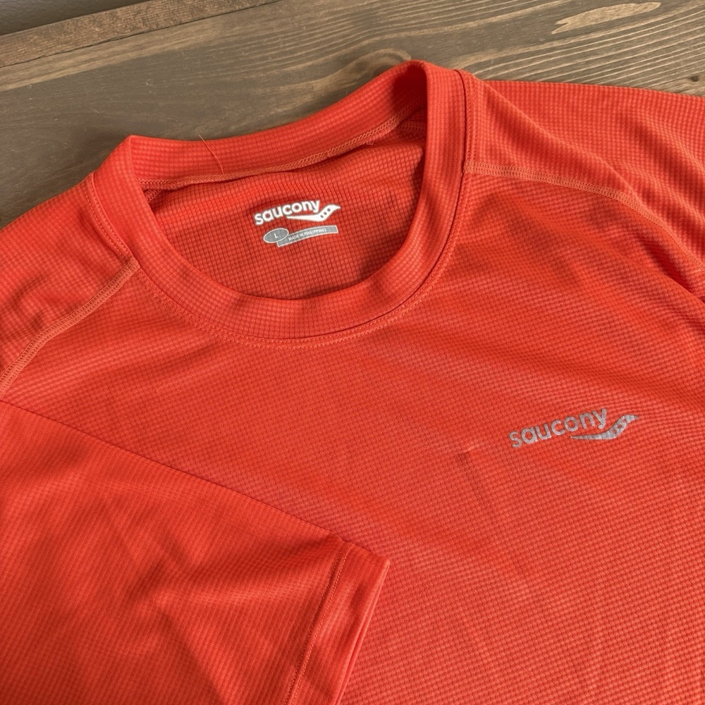 Saucony Men's Large Orange Athletic Work Out Short Sleeve Tee T-Shirt‎ Running